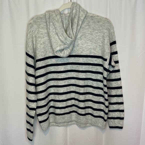 Vince Camuto Gray & Navy Striped Knitted Pullover Hooded Sweater Size Small NWT - Picture 2 of 7